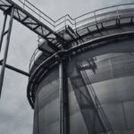 Jak rozpoznać i naprawić wycieki płynów eksploatacyjnych w tirach?