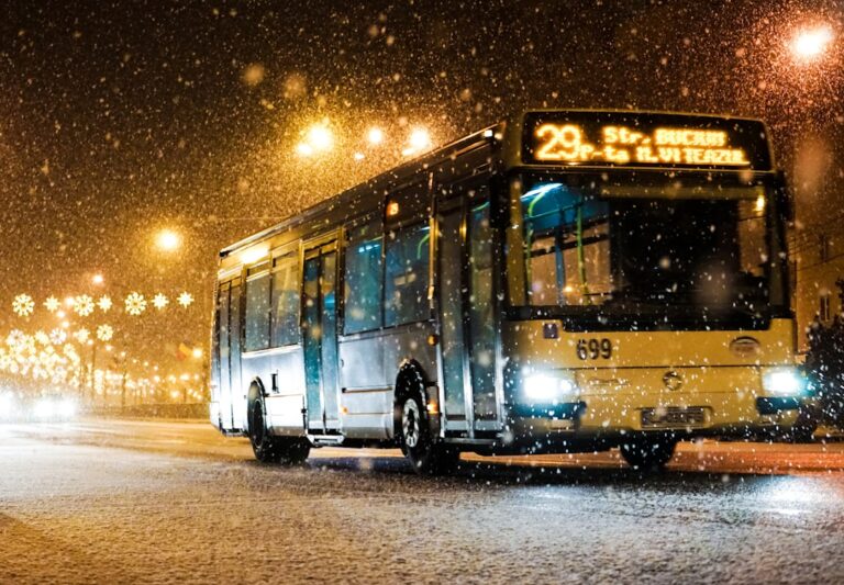 Najważniejsze cechy autobusów elektrycznych – czy warto inwestować?