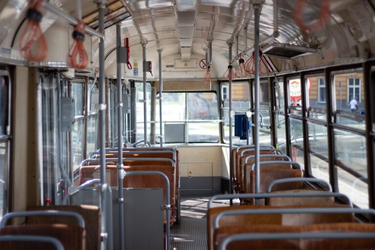 Serwis klimatyzacji w autobusach – kiedy warto zrobić przegląd?